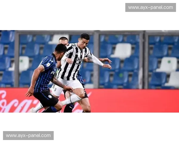 尤文图斯五连冠时期442防反体系演变，对比现代三中卫战术差异